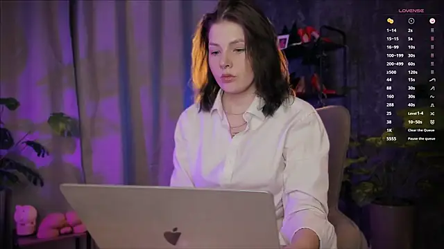 Snapshot of AnnaTrueno chatting on 18, 7, 2026 AnnaTrueno online show from 18, 7, 2026