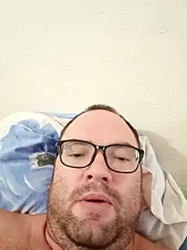 Snapshot of Mickael19 chatting on 8, 1, 2026 Mickael19 online show from 8, 1, 2026