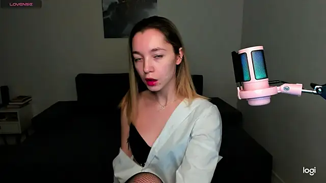 MiaThaine online show from 14, 12, 2024