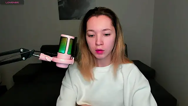 MiaThaine online show from 17, 1, 2025