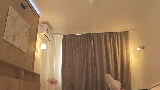 MiaThaine online show from 24, 4, 2026