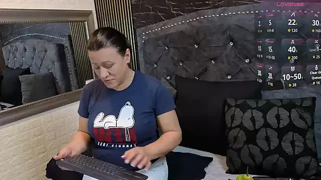 charlotte  G online show from 13, 4, 2026