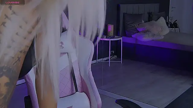 Snapshot of shayblonde chatting on 28, 12, 2024 shayblonde online show from 28, 12, 2024