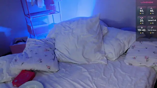 Snapshot of KatieMelone chatting on 30, 10, 2025 KatieMelone online show from 30, 10, 2025