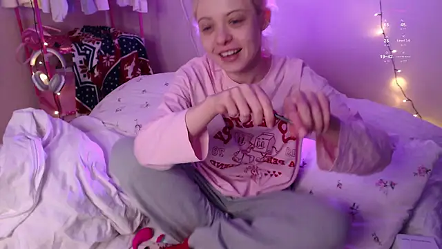 Snapshot of KatieMelone chatting on 18, 1, 2026 KatieMelone online show from 18, 1, 2026