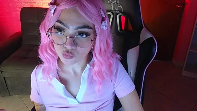 Snapshot of keity_moon chatting on 20, 5, 2026 keity moon online show from 20, 5, 2026