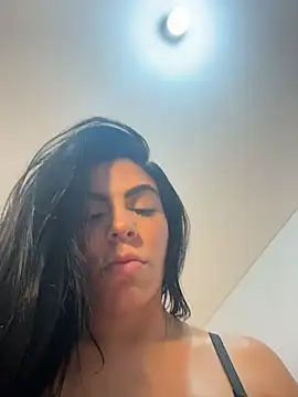 Snapshot of valecruz903 chatting on 4, 12, 2025 valecruz903 online show from 4, 12, 2025