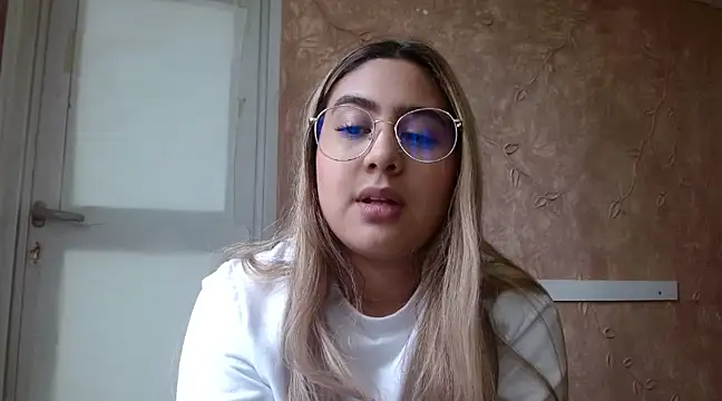 Miabonnett  online show from 3, 3, 2025