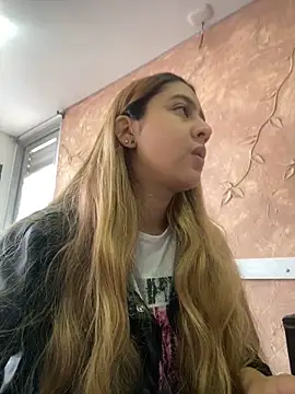 Miabonnett  online show from 10, 10, 2025