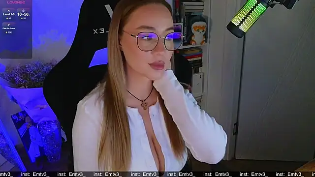 Snapshot of Emili1- chatting on 2, 12, 2025 Emili1- online show from 2, 12, 2025