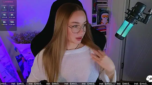 Snapshot of Emili1- chatting on 3, 12, 2025 Emili1- online show from 3, 12, 2025