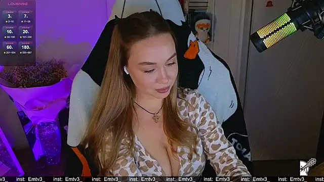 Snapshot of Emili1- chatting on 15, 12, 2025 Emili1- online show from 15, 12, 2025