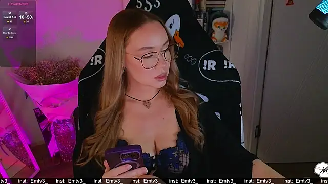 Snapshot of Emili1- chatting on 19, 12, 2025 Emili1- online show from 19, 12, 2025