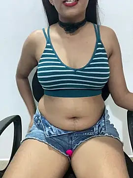 Snapshot of little_shadow chatting on 28, 1, 2025 little shadow online show from 28, 1, 2025