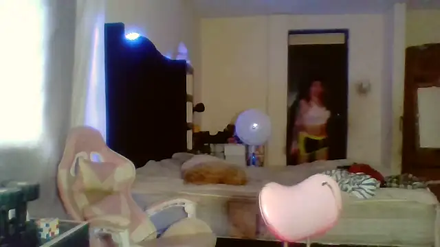 Jennxdolls online show from 20, 2, 2025