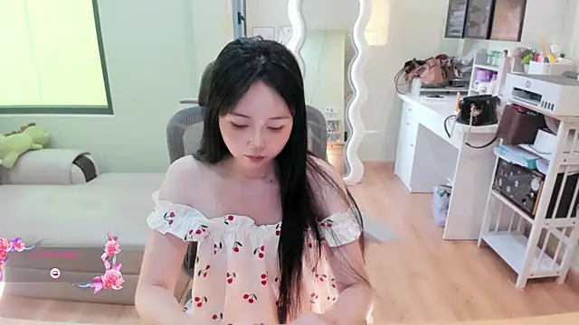 Snapshot of Nery_Asian chatting on 18, 7, 2026 Nery Asian online show from 18, 7, 2026