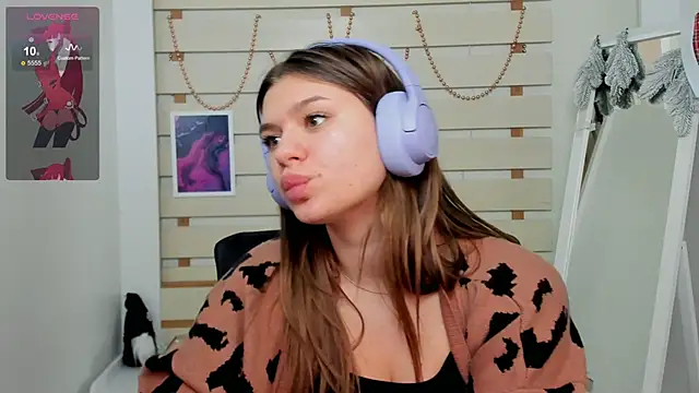 Josephine Kiss online show from 11, 1, 2025