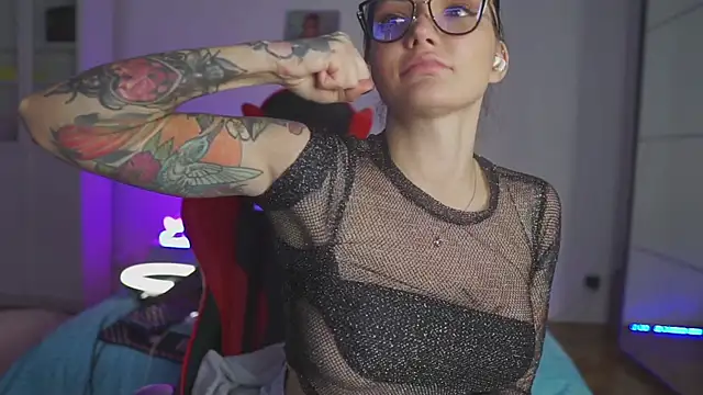 Snapshot of Lady3Holes chatting on 10, 12, 2024 Lady3Holes online show from 10, 12, 2024