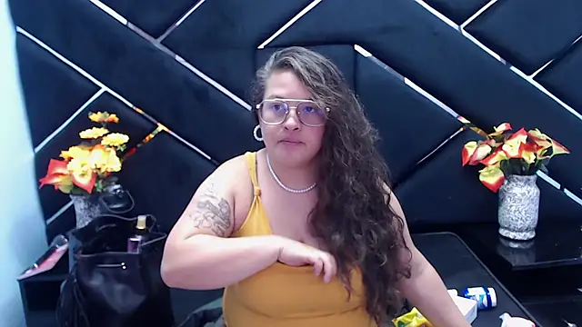 SaraThomso online show from 11, 2, 2025