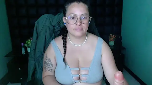 SaraThomso online show from 21, 2, 2025