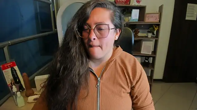 SaraThomso online show from 7, 11, 2025