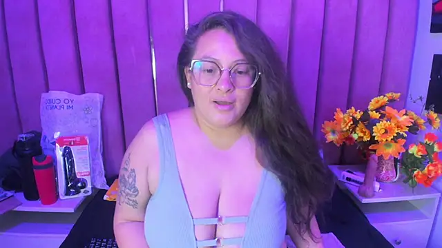 SaraThomso online show from 12, 11, 2025