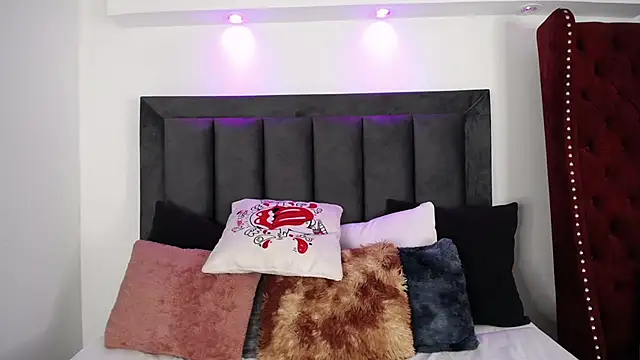 Tifanny Sweett online show from 1, 2, 2025