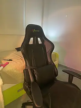 MisFrekcles  online show from 13, 12, 2024