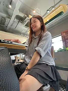 Snapshot of Emily_9xx chatting on 23, 11, 2025 Emily 9xx online show from 23, 11, 2025