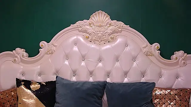 Snapshot of ArielBurn chatting on 18, 10, 2025 ArielBurn online show from 18, 10, 2025