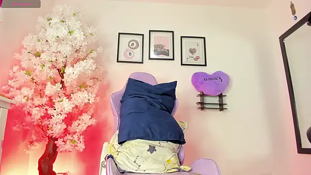 EmmaEbony ts online show from 24, 4, 2026