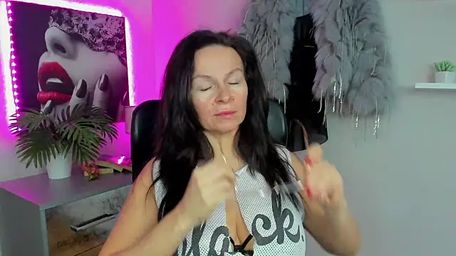 HelenLuxx online show from 13, 2, 2025