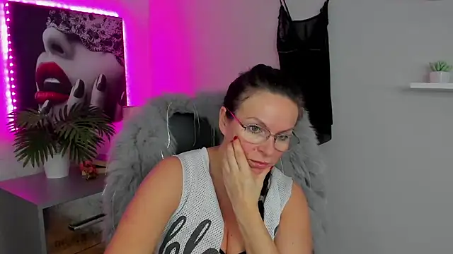 HelenLuxx online show from 13, 2, 2025