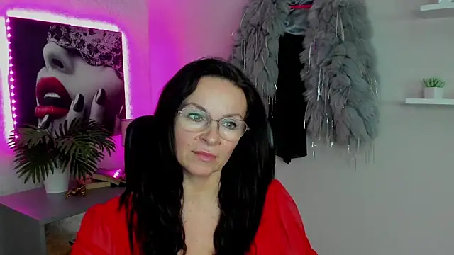 HelenLuxx online show from 14, 2, 2025