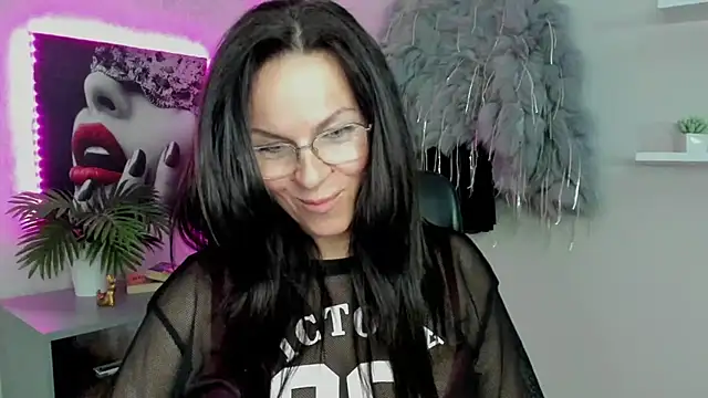 HelenLuxx online show from 4, 3, 2025