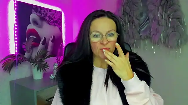 HelenLuxx online show from 24, 11, 2025