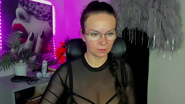 HelenLuxx online show from 19, 2, 2026