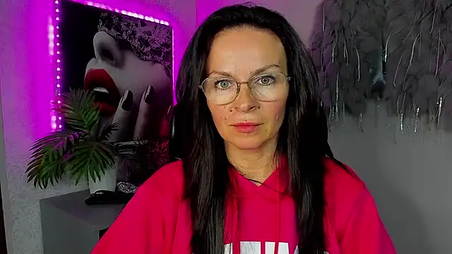 HelenLuxx online show from 22, 4, 2026