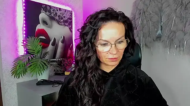 HelenLuxx online show from 23, 4, 2026