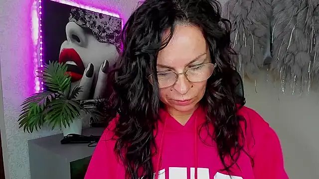 HelenLuxx online show from 24, 4, 2026