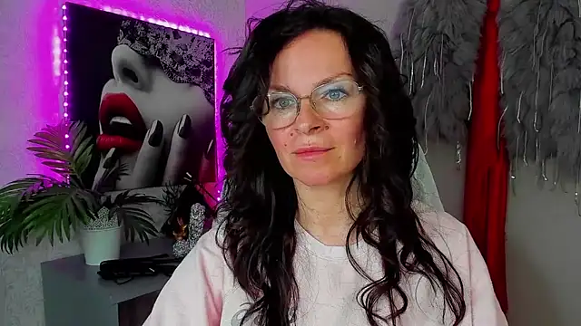 HelenLuxx online show from 27, 4, 2026