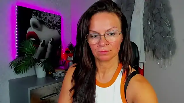 HelenLuxx online show from 11, 6, 2026