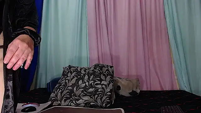 Karina Molina online show from 3, 12, 2025