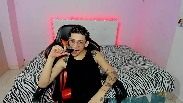 Snapshot of mateodeamjo chatting on 20, 10, 2025 mateodeamjo online show from 20, 10, 2025