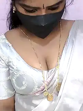 Snapshot of louise92 chatting on 8, 12, 2024 louise92 online show from 8, 12, 2024