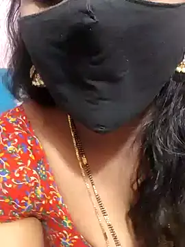 Snapshot of louise92 chatting on 19, 12, 2024 louise92 online show from 19, 12, 2024