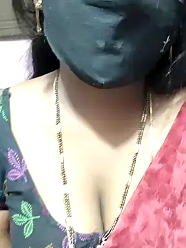 Snapshot of louise92 chatting on 4, 1, 2025 louise92 online show from 4, 1, 2025