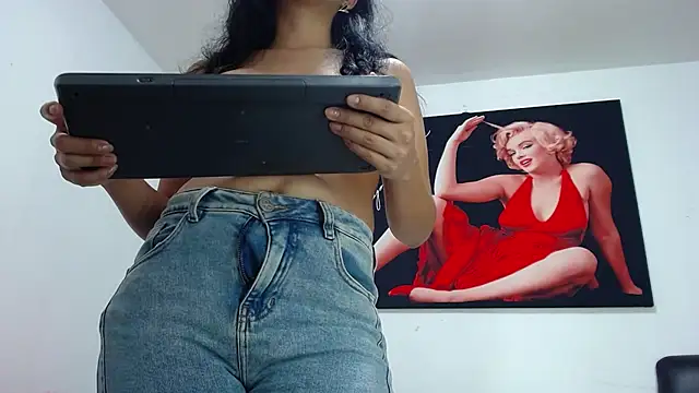 Snapshot of Amelia_Debora_Antonella chatting on 13, 3, 2025 Amelia Debora Antonella online show from 13, 3, 2025