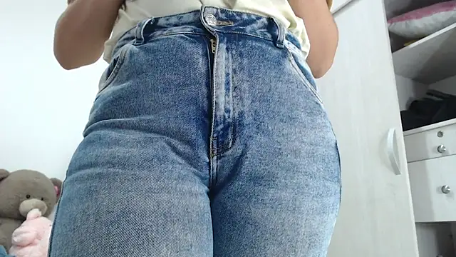 Snapshot of Amelia_Debora_Antonella chatting on 23, 10, 2025 Amelia Debora Antonella online show from 23, 10, 2025