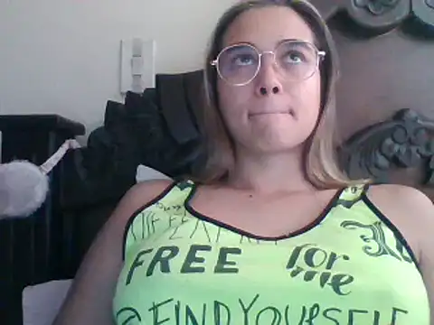 trianabell online show from 28, 2, 2025